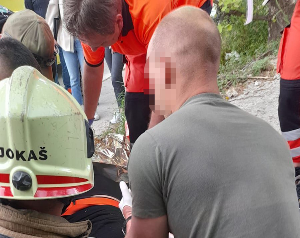 Pripadnici Zapovjedništva specijalnih snaga pružili prvu pomoć unesrećenima u prometnoj nesreći u Splitu, detalji o događaju i intervenciji | Karlobag.eu