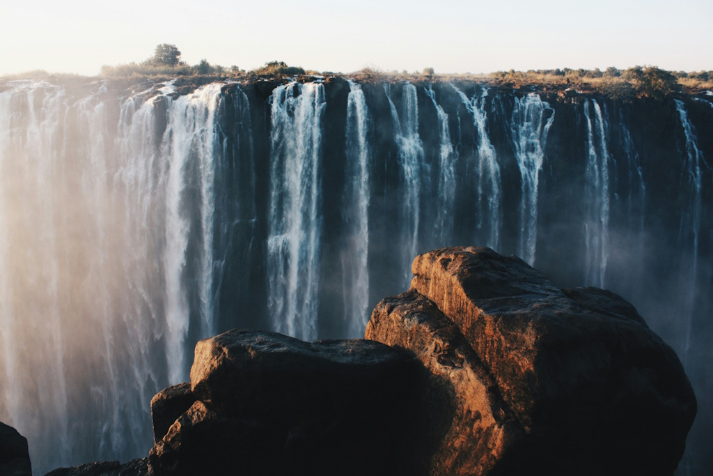 Otkrijte čari Zimbabvea: od divlje prirode i Viktorijinih slapova do bogate kulture i ekoturizma | Karlobag.eu