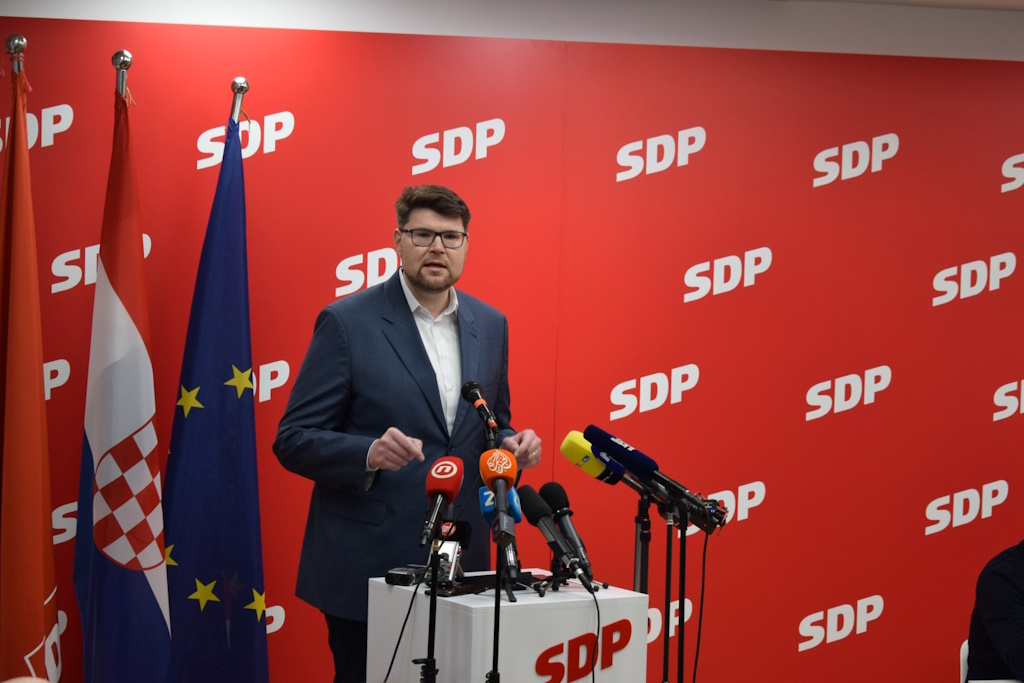 Skup u Slavonskom Brodu: SDP ima program za veće plaće i mirovine!
