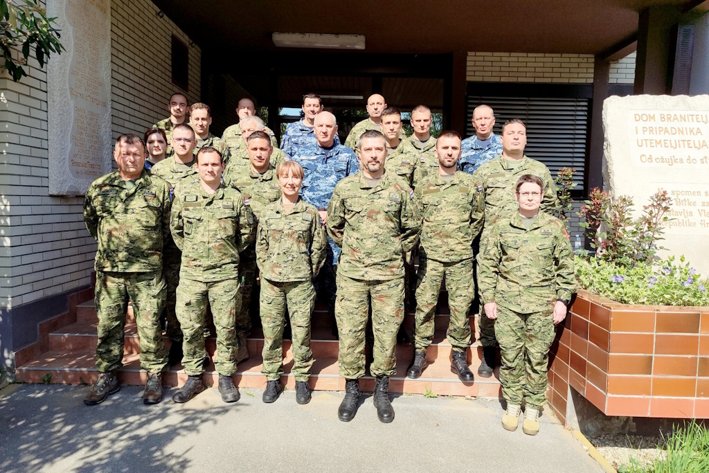 Tečaj o naučenim lekcijama za časnike Oružanih snaga RH održan u Središtu za međunarodne vojne operacije "Josip Briški" | Karlobag.eu