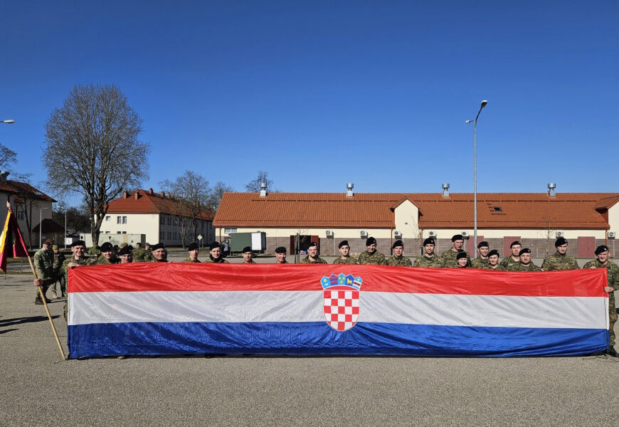 Trinaesti hrvatski kontingent demonstrira izvrsnost na vojno-sportskom natjecanju Iron Panther u Poljskoj u suradnji s međunarodnim saveznicima | Karlobag.eu