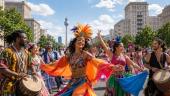 Karneval der Kulturen 2026 in Berlin: kostenlose Parade, Programm, Zeiten und aktuelle Verkehrshinweise