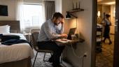 Hotel für Arbeit auf Reisen wählen: WLAN, ruhiges Zimmer und wirklich nutzbarer Arbeitsplatz