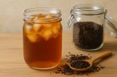 Thé infusé à froid : un guide pour préparer la boisson parfaite, plus saine, plus savoureuse et contenant moins de caféine que les autres