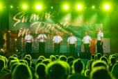 Poreč: Klapa Sv. Juraj HRM ispunila Trg slobode emocijama i tradicijom, večeras na redu filmski hit o Bobu Dylanu