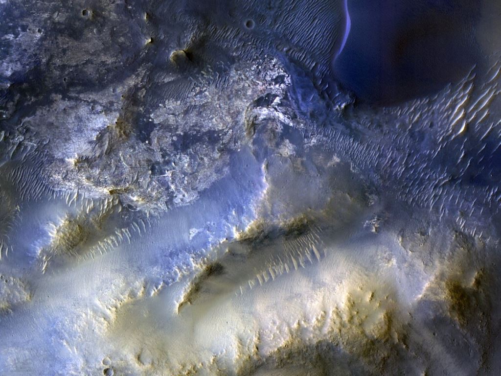 Nakon 100 000 snimki HiRISE kamera na orbiteru MRO otkriva dinamične dine i mesa u regiji Syrtis Major