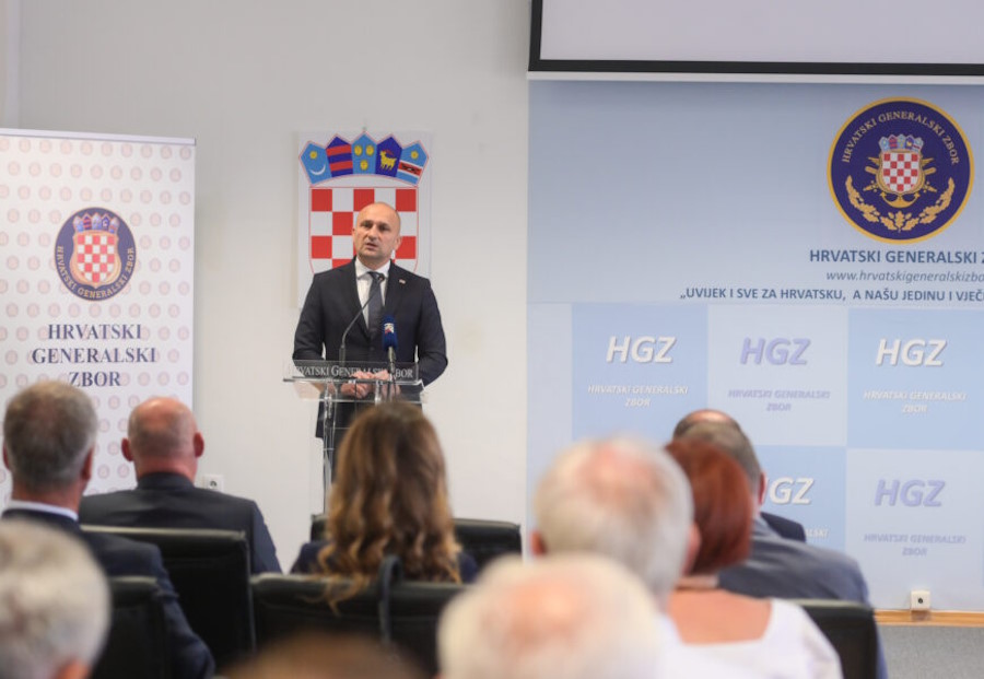 Minister Ivan Anusic auf der Konferenz über den Beitrag von Veteranen und die Notwendigkeit, junge Menschen für die Modernisierung der kroatischen Armee und der nationalen Sicherheit auszubilden