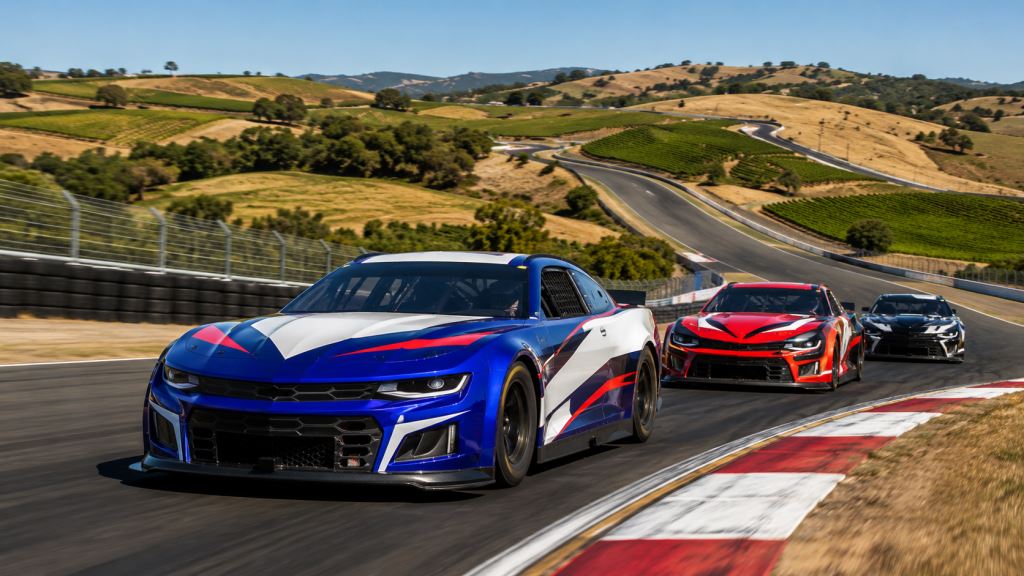 ilustración con IA: Shane van Gisbergen conquista Sonoma y refuerza su dominio NASCAR en circuitos ruteros con un final intenso