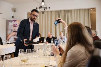 Un camp de sommeliers de deux jours dans le comté de Zadar révèle la richesse du vin et des huiles d