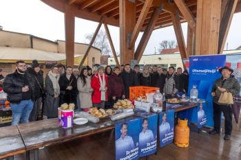 Tradicionalno božićno druženje HDZ-a u Gospiću okupilo brojne građane i stvorilo blagdansku atmosferu