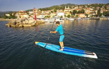 Ove subote kreće SUP Experience u Opatiji: besplatan tečaj uspravnog veslanja na dasci za sve uzraste i razine iskustva na Voloskom