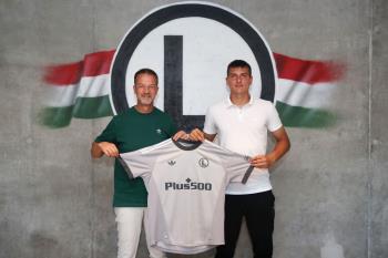 Jan Bienduga stays at Legia Warsaw: 18-year-old goalkeeper signs new deal thro…