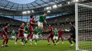 Victoria de Irlanda ante Qatar en Dublín: cabezazo de Collins para el 1-0 en amistoso internacional