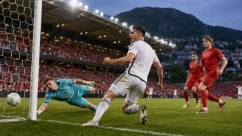 Jovo Lukić volvió a marcar en Europa, pero Universitatea Cluj cayó tras perder 3-1 ante Brann en Bergen