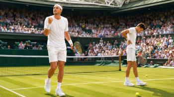 Struff erreicht erstes Grand-Slam-Viertelfinale nach Hurkacz-Aufgabe in dramatischem Wimbledon-Match