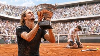 Premier titre du Grand Chelem de Zverev à Paris après une finale en cinq sets contre Cobolli à Roland-Garros