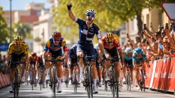 Tronchon wins Vuelta stage 10 in dramatic photo finish as Mas keeps 1:18 red j…