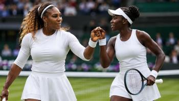 Serena Williams i Victoria Mboko wygrywają w Queen’s Club podczas powrotu do zawodowego tenisa na trawie