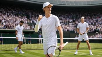 Sinner po wygranej z Djokoviciem w finale Wimbledonu z Zverevem o obronę tytułu na londyńskiej trawie