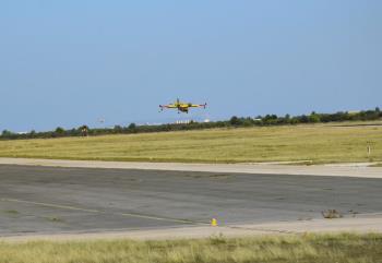 Luftfeuerwehrkräfte löschten erfolgreich zwei Großbrände in Dalmatien mit dem Flugzeug Canadair CL-415