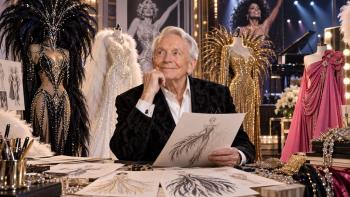 Preminuo Bob Mackie, kostimograf Cher i Diana Ross koji je desetljećima oblikovao scenski glamur popa