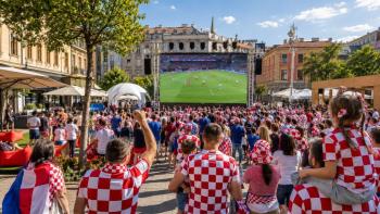 Vatrena zona HNS-a na Cvjetnom trgu otvara navijačko središte za Hrvatsku na S…