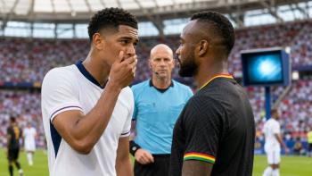 Jude Bellingham evita la roja ante Ghana por la regla FIFA sobre cubrirse la boca en el Mundial 2026