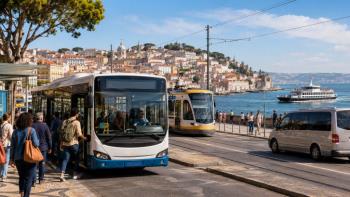 Public Transport While Traveling: When Local Buses, Trams or Ferries Beat Organized Tours