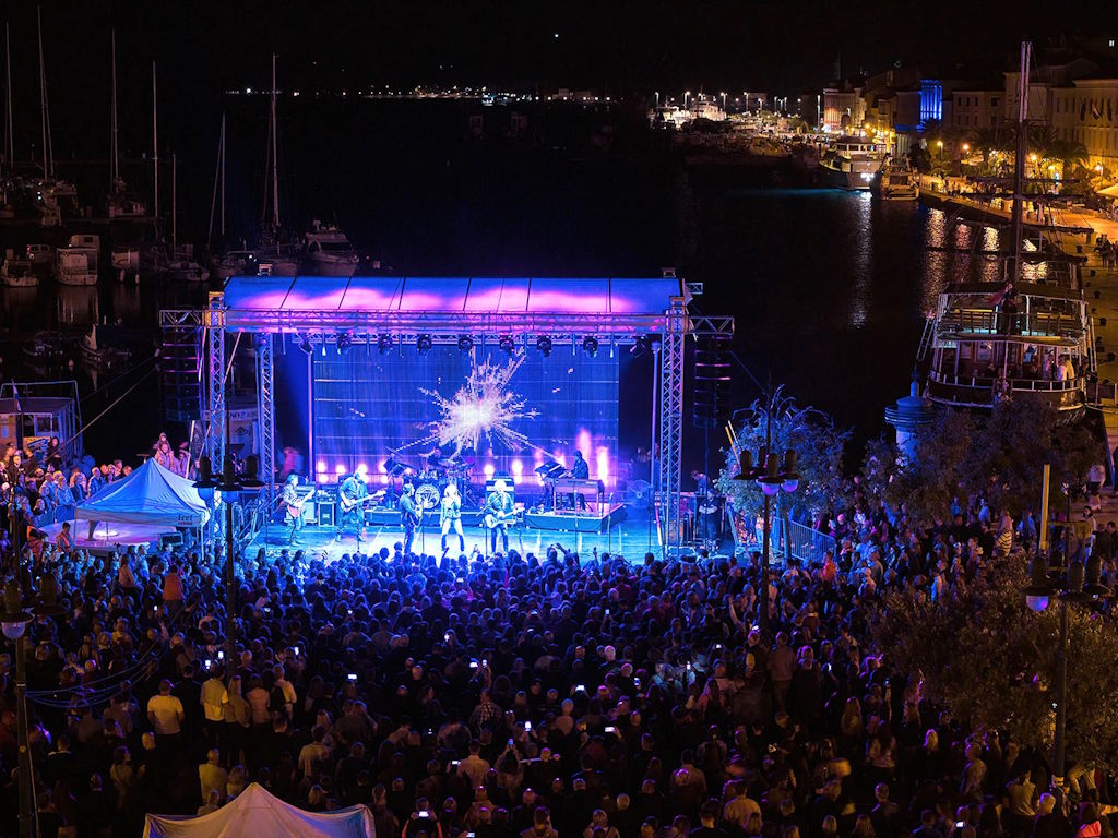 Vajilla Lošinj sin precedentes inscrita en Guinness: Mali Lošinj celebra 140 años de turismo con el mejor postre del mundo