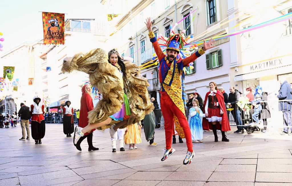Rijeka: 29. Dječja karnevalska povorka pretvorila Korzo u šetnicu mašte uz 6.700 mališana i 71 grupu