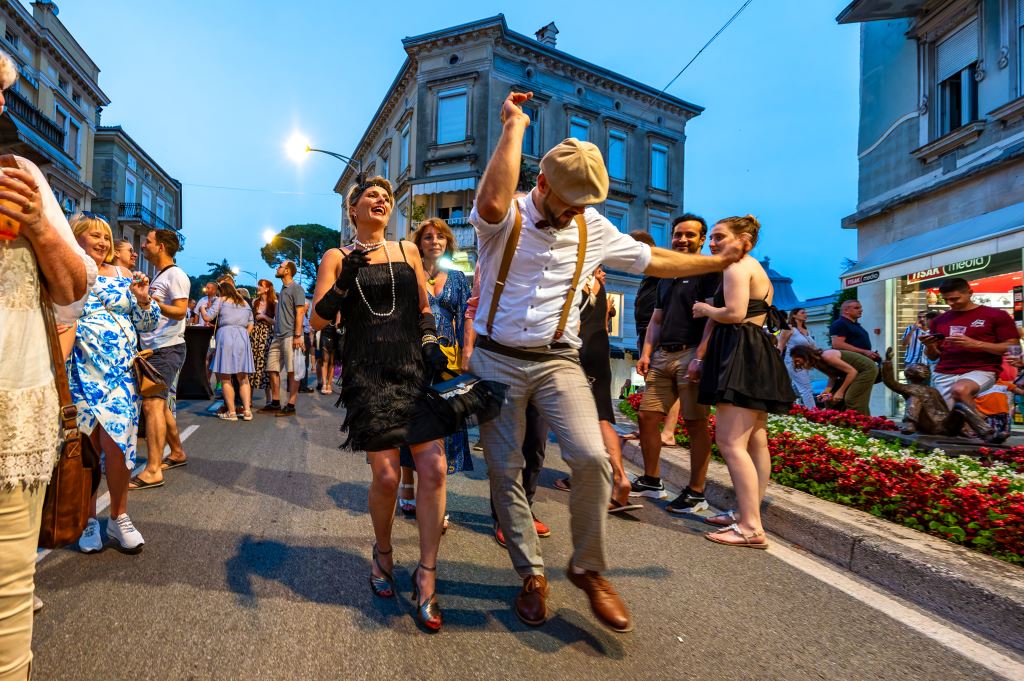 RetrOpatija 2025 : Guide du festival rétro le plus fou d'Opatija, programme, récompenses et réglementation spéciale de la circulation