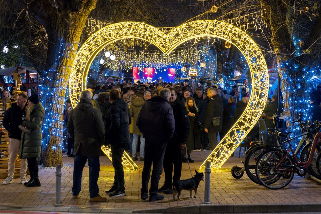 Advent in Vodice 2025/2026: concerts at Duke Branimir Square, Codfish Festival and program for children