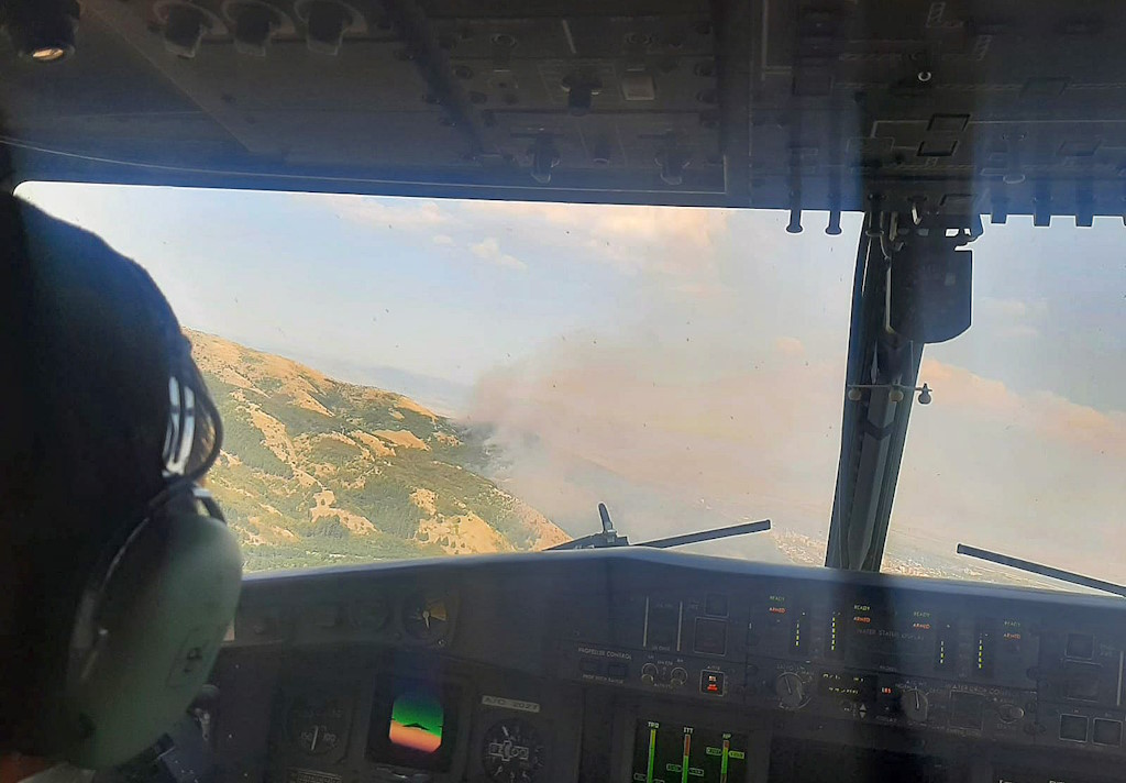 Chorwaccy piloci wojskowi w Macedonii Północnej udowadniają profesjonalizm i gotowość w gaszeniu pożarów, wykazując wysoki poziom profesjonalizmu i współpracy