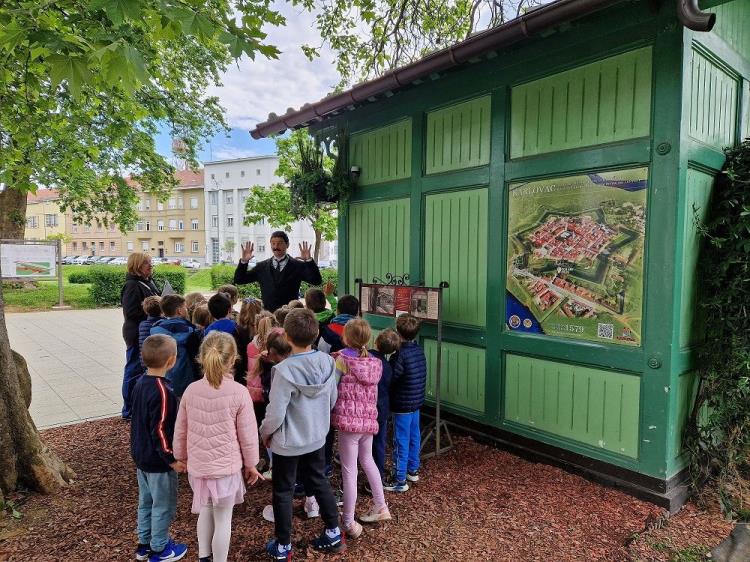 El otoño en Karlovac trae cuatro visitas temáticas gratuitas sobre mascotas, familias, cine e historia de la ciudad