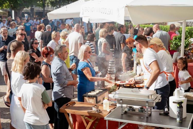 Novljanski Gušti en Novi Vinodolski: más de 30 platos, vinos locales, música y nuevos participantes gastronómicos