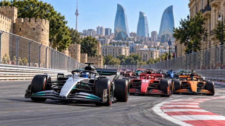 AI ilustracija: George Russell na pole positionu u Bakuu, Sainz kažnjen pet mjesta prije Azerbaijan Grand Prixa 2026