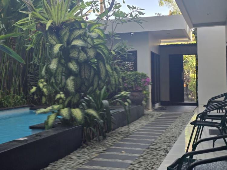 illustration IA: The Pavilion Hotel Kuta à Bali: séjour calme près de la plage, bon rapport qualité-prix et personnel très aimable