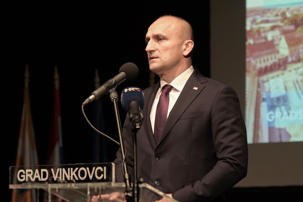Ministar Anušić sudjelovao na obilježavanju Dana grada Vinkovaca i blagdana sv. Ilije, istaknuo važnost povijesne baštine i budućnosti mladih
