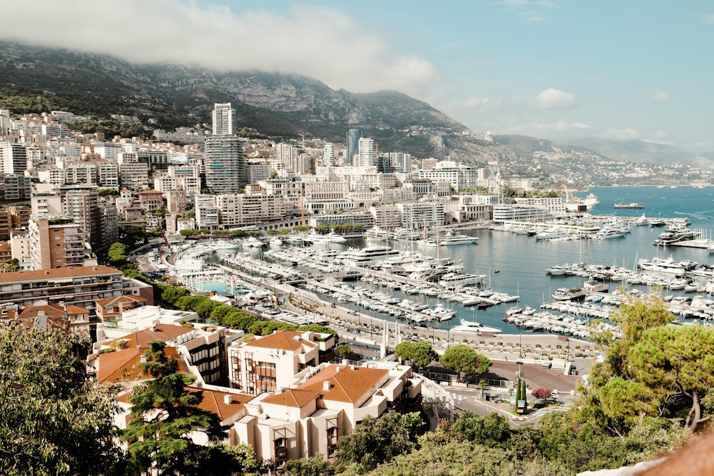 Istražite Čari Monaka: Od Luksuznog Turizma do Zelenih Inicijativa | Karlobag.eu