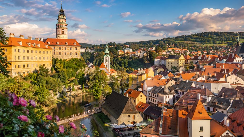 Český Krumlov: što vidjeti u bajkovitom češkom gradu dvorca, Vltave, UNESCO baštine i živog kulturnog ritma