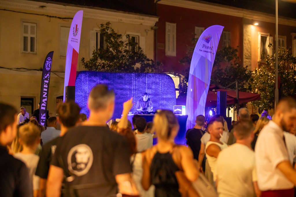 Summer program in Poreč: movie nights under the stars and a musical spectacle at Trg Slobode delight visitors