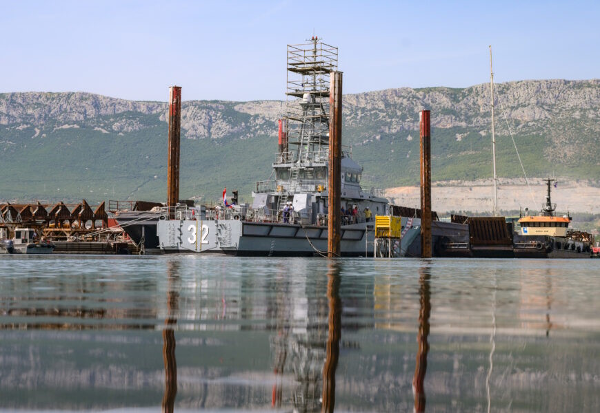 Der Start eines neuen Küstenpatrouillenschiffes stärkt die kroatische Marine und setzt die Modernisierung des HRM fort