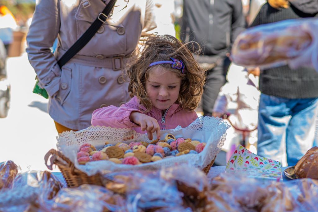 Easter on Cres 2026 brings a procession, a walk through the olive groves, workshops and gathering over traditional sweets
