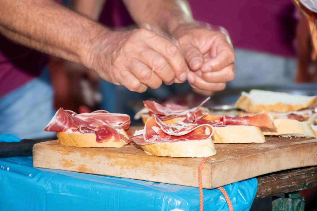 Fiesta de 2025 kilómetros en Novi Vinodolski: un kilómetro de diversión con música, gastronomía y espectaculares fuegos artificiales