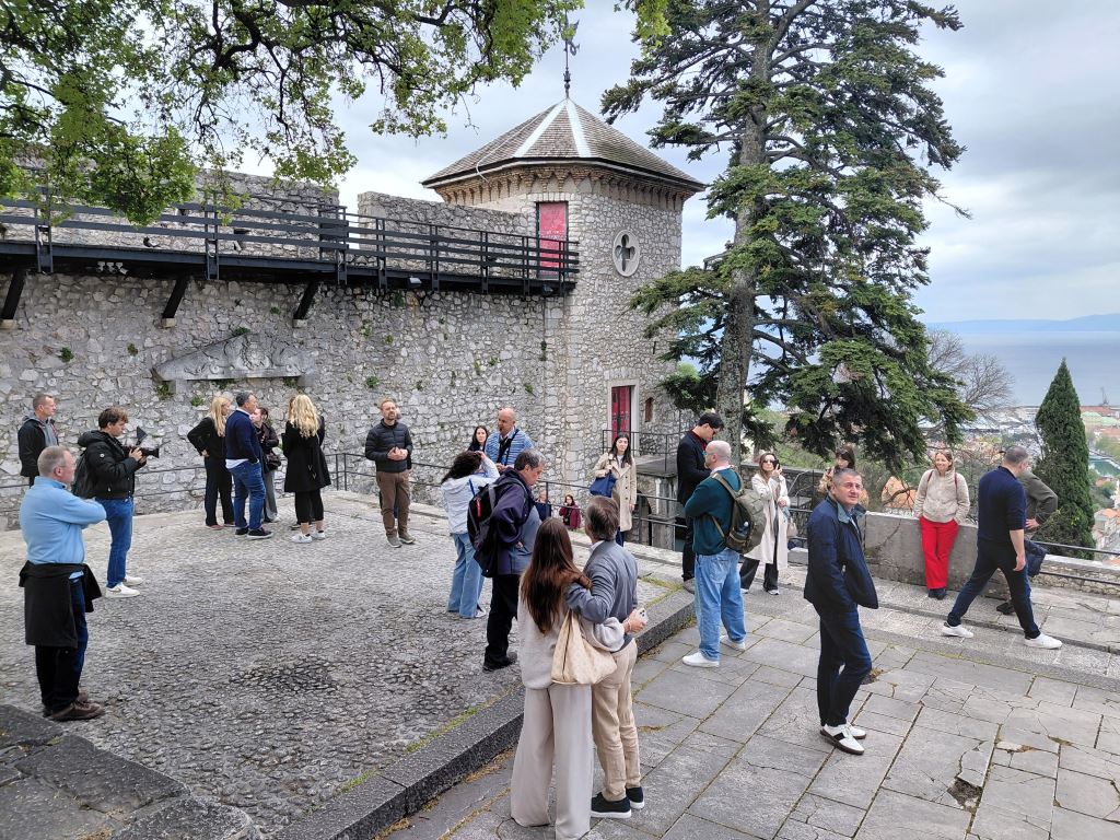 Strani novinari u sklopu Zlatne penkale obišli Trsatski kaštel i dodatno usmjerili pozornost na Rijeku