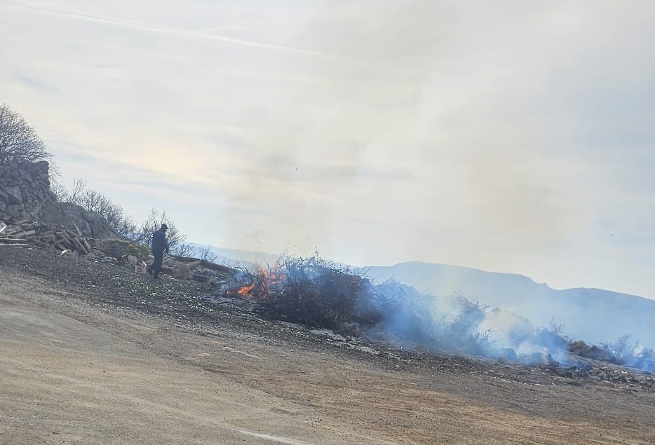 Zabrinjavajući dim i smrad paleža iz gospodarske zone uznemiruju mještane Karlobaga | Karlobag.eu