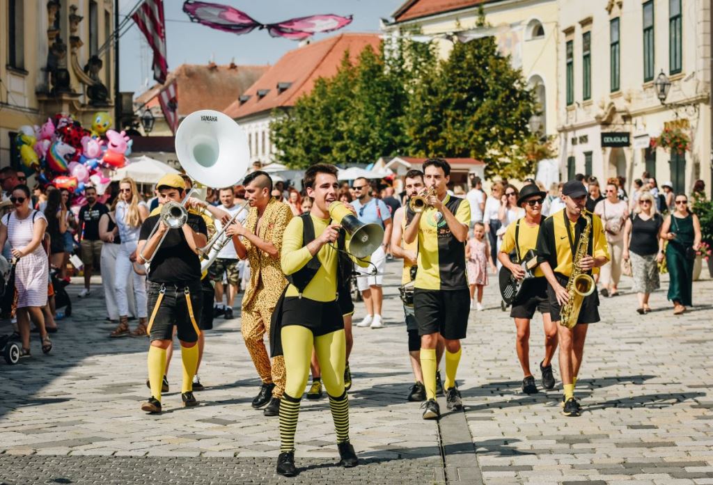 Špancirfest 2025: S.A.R.S. wstrząsa dziś wieczorem Starym Miastem w Varaždin, ulicami pełnymi występów, śmiechu i retro nostalgii