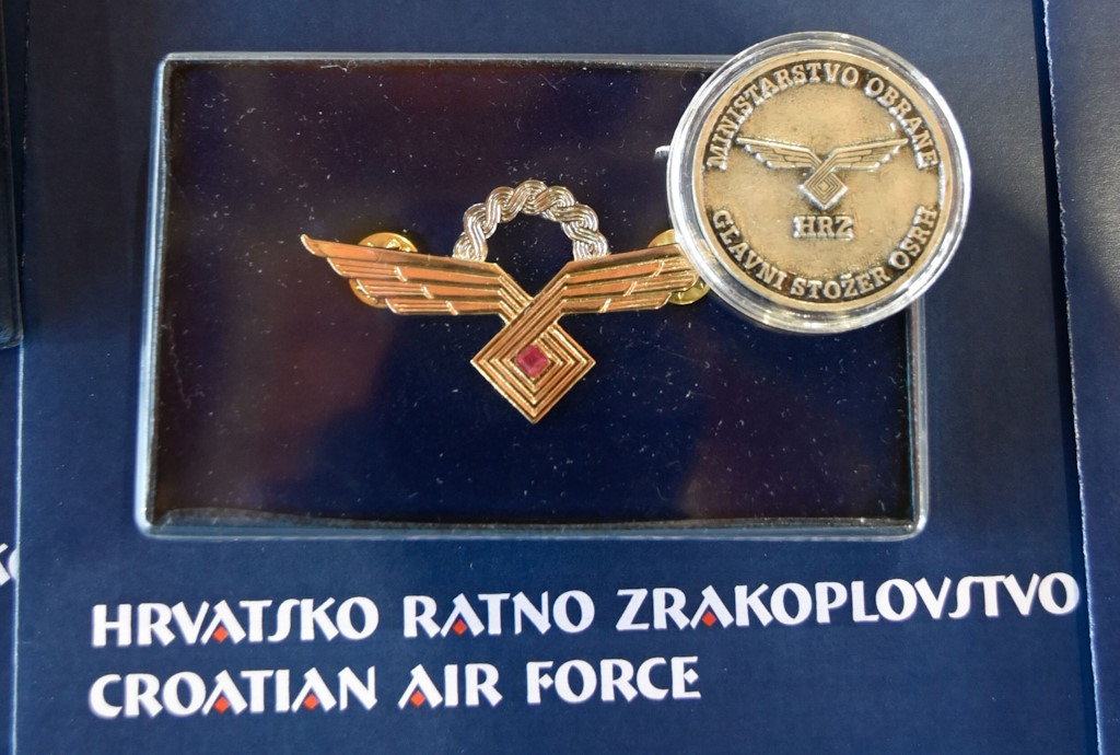 Przyznanie oznakowania lotu nowym pilotom Chorwackich Sił Powietrznych w Zemuniku Donji w dniu 5 lipca 2024 r.