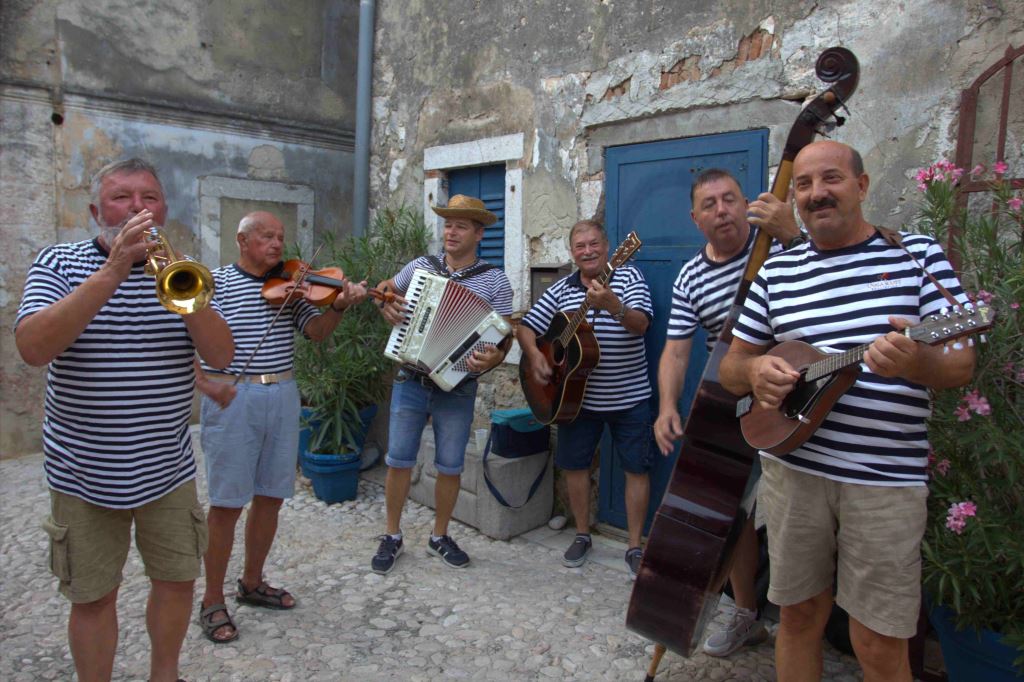 Summer in Novi Vinodolski: Jubilee 10th Okolotorno, Jola and Intrade concerts and a rich program of events