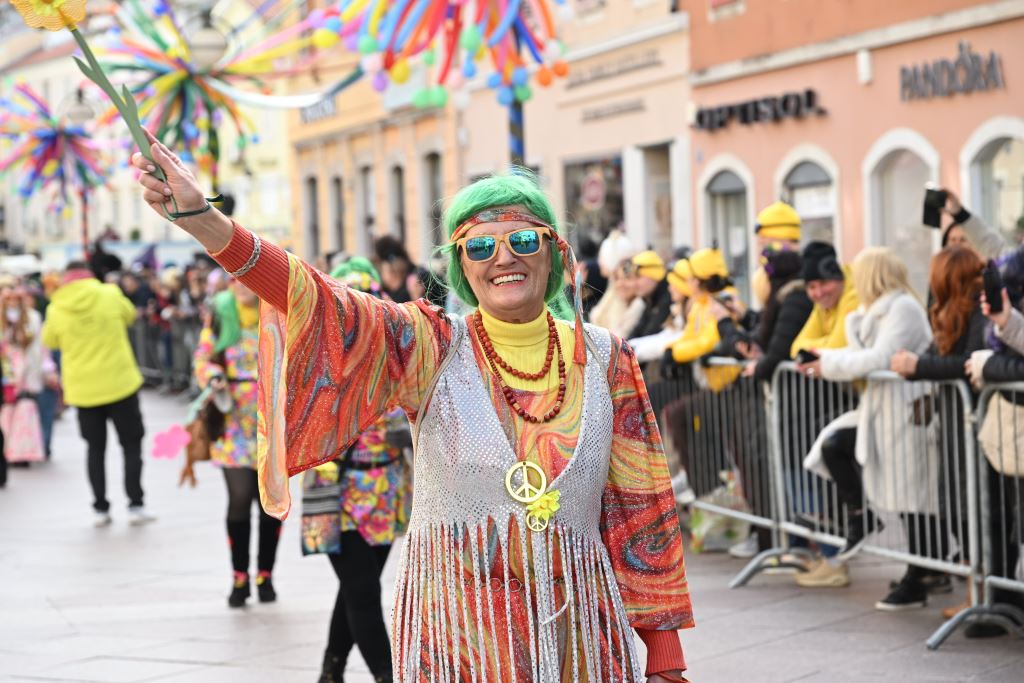 Rijeka Carnival closed Korzo in Rijeka: more than 11,000 masqueraders in 100 groups at the 43rd international parade